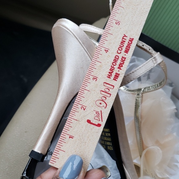 JACQUELINE FERRAR shoes - Picture 6 of 7